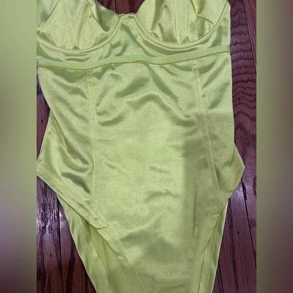 Neon Yellow bodysuit- medium - Picture 10 of 11